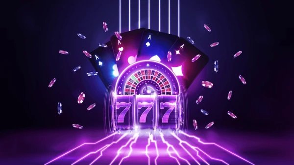 Ilustrasi keamanan akun digital dengan ikon kunci dan perangkat mobile